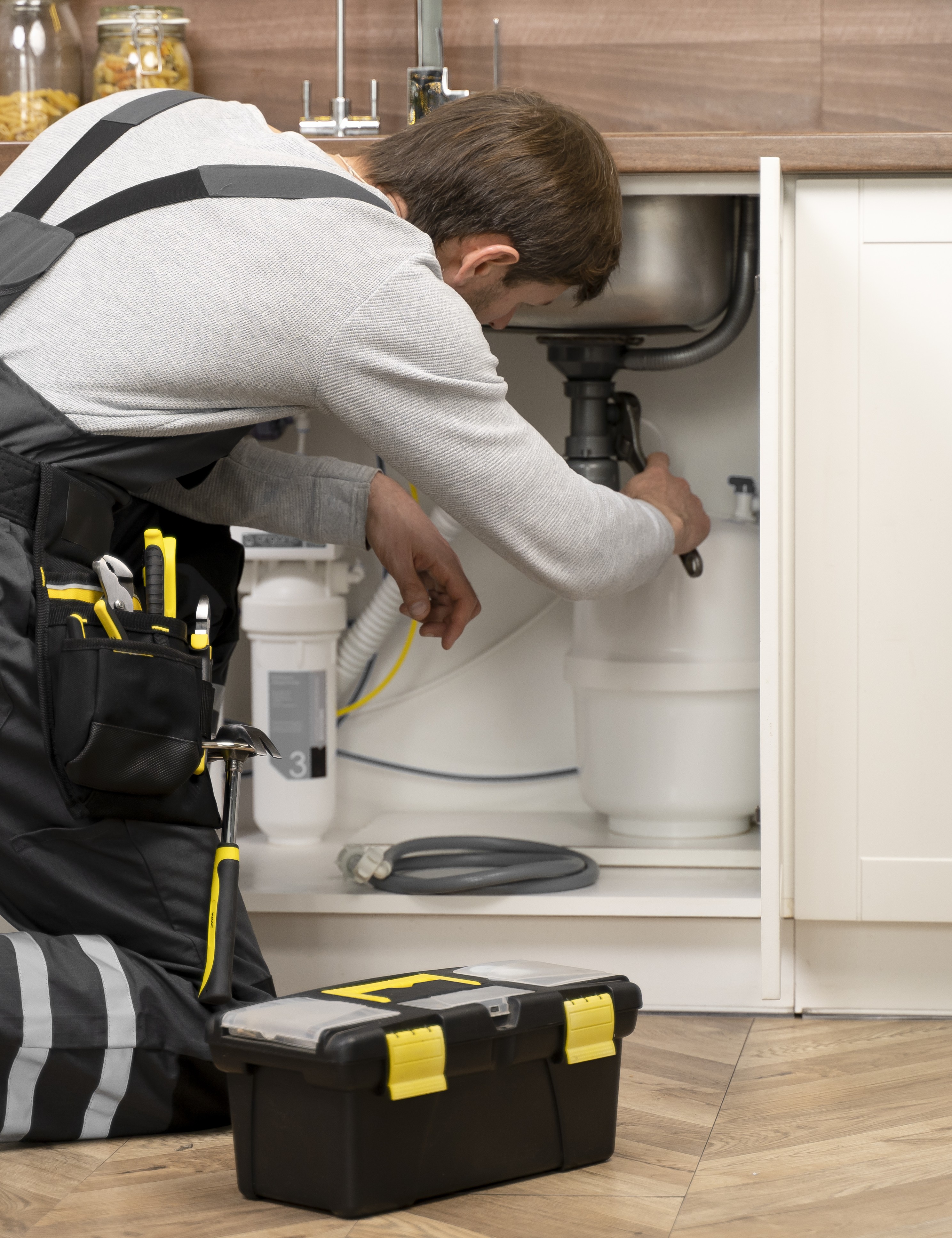 Baterie, sifony a dřezy